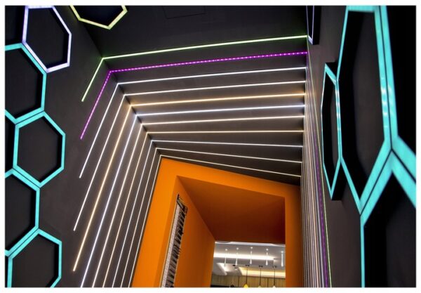 08f40c2093d70b11289fb8ebd93d9755 Profil LED PCV 16x7mm szary z mlecznym kloszem 1 metr